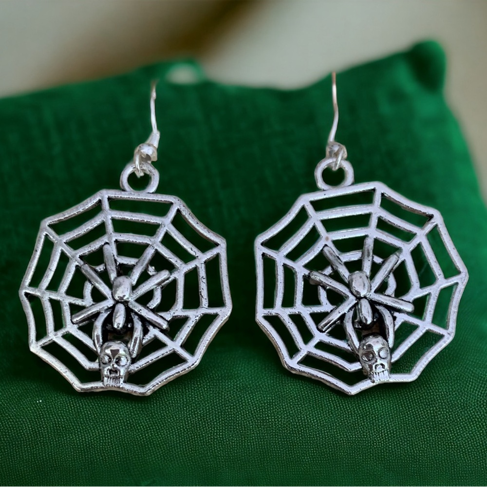 Spider web with skull pendant and earrings with sterling ear wires NWT